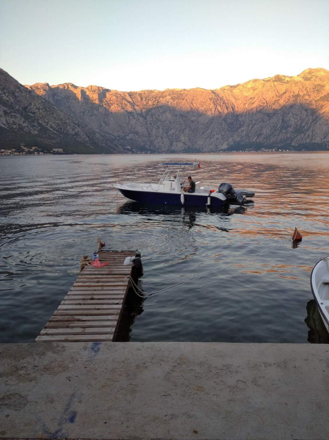 Barco de pesca con motor de arrastre avanzado de aguas profundas